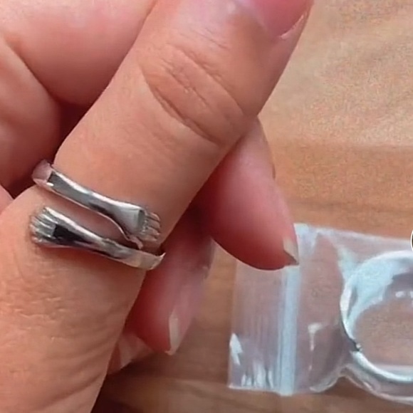 Brand new still in packaging HUG ring 🤗🤗🤗🤗 - Picture 7 of 10